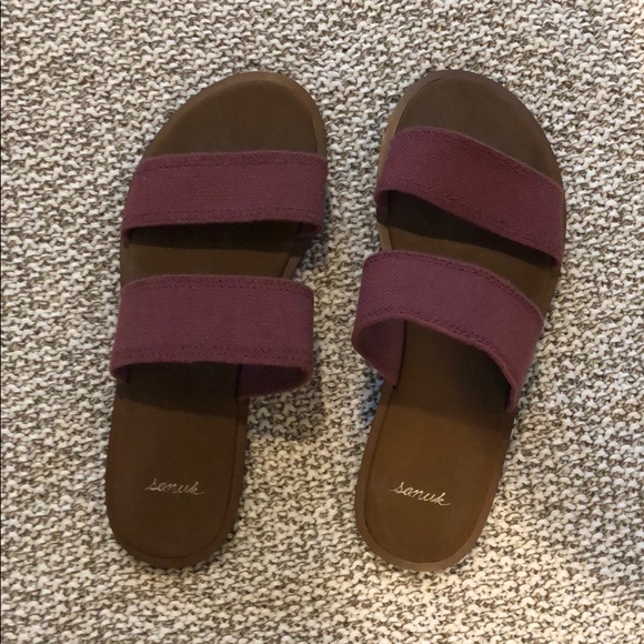 Sanuk sandals - Picture 1 of 2